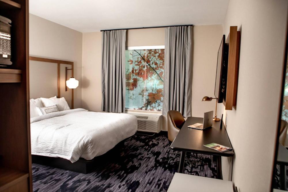 Guest Room, 1 King interior